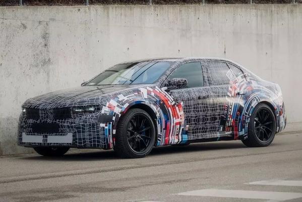 BMW 招牌性能房車 M3 純電版首度現身!坐擁驚人馬力打趴一票超跑 BMW 招牌性能房車 M3 純電版首度現身!坐擁驚人馬力打趴一票超跑