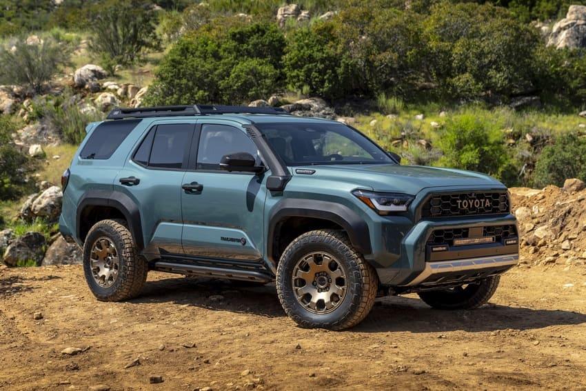 Toyota 全新大改款 4Runner 新增 Trailhunter 車型作為頂規之選，擁有更強悍的越野能力。