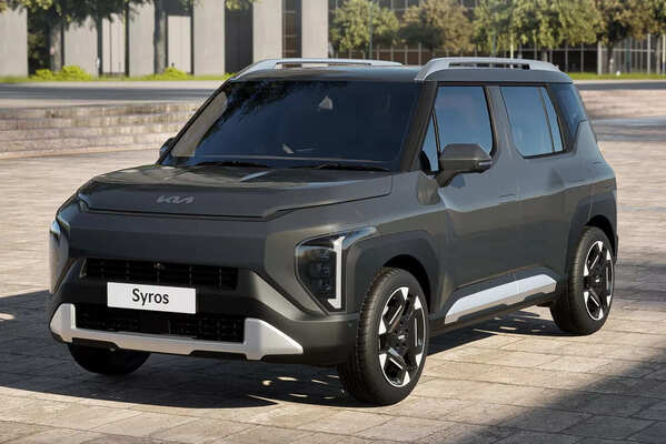 Kia 跨界新休旅正式登場！SUV 車格有 MPV 大空間 超寬螢幕極具科技感