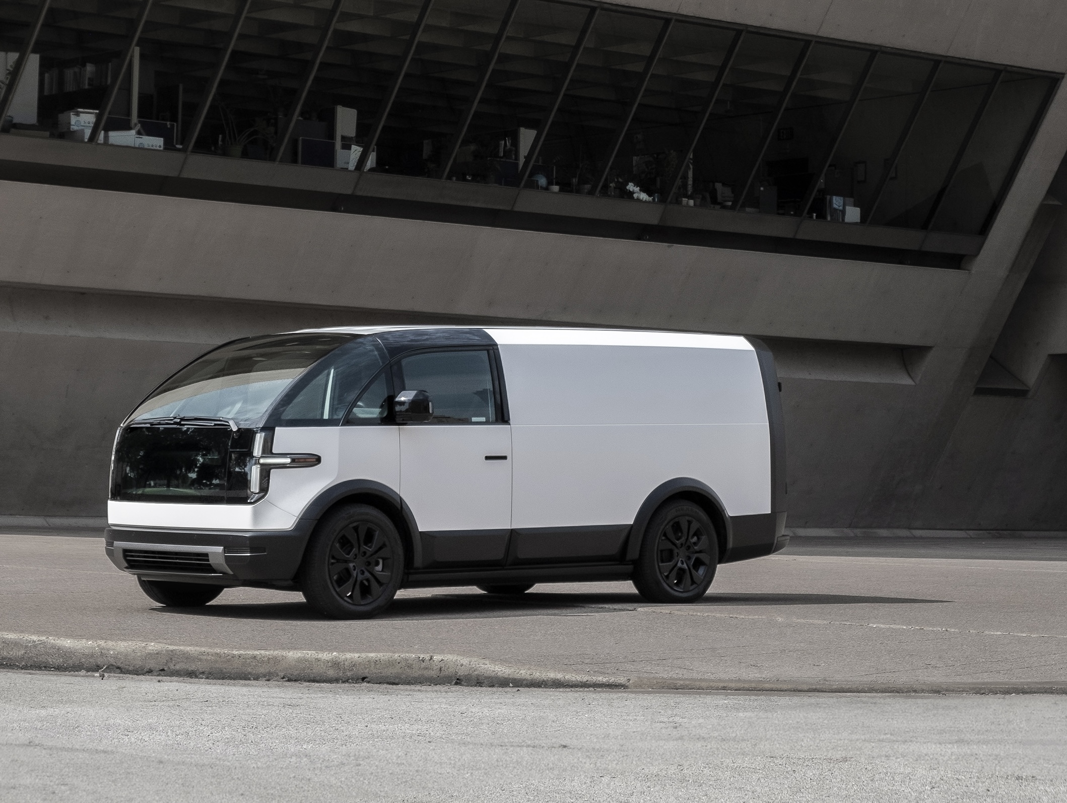 中資背景電動車品牌股價暴跌 97%！9 位創辦人全離職