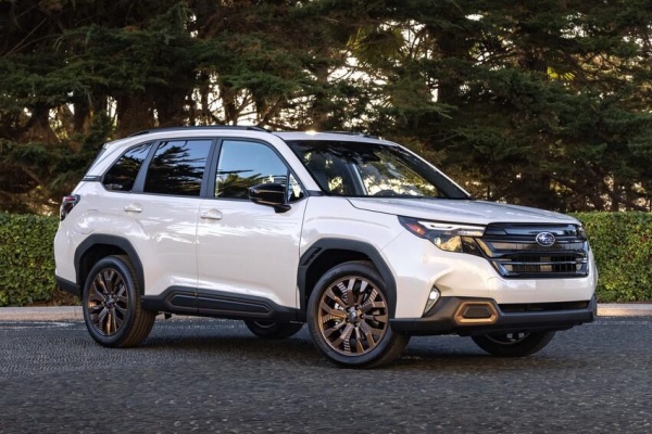 Subaru 第六代 Forester 官方釋出油電動力預告！明年中導入 Hybrid 省油配置