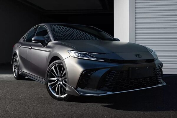 Toyota 新款 Camry 特仕登場！消光灰塗裝加真皮內裝 內外質感大升級