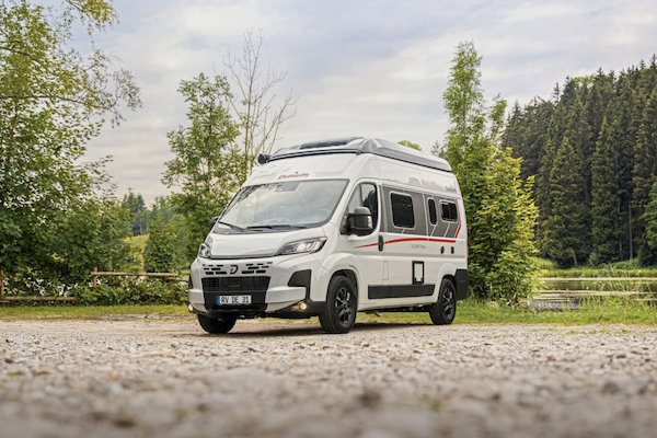 室內空間發揮到最極致！德國露營車一次可睡 7 人