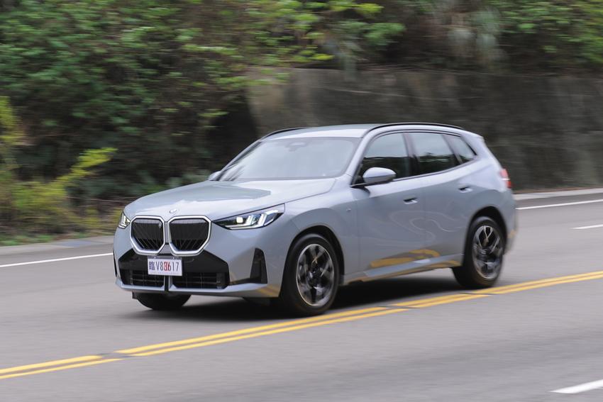 X3 20 xDrive M sport 擁有輕快的起步反應，提速過程也一氣呵成。