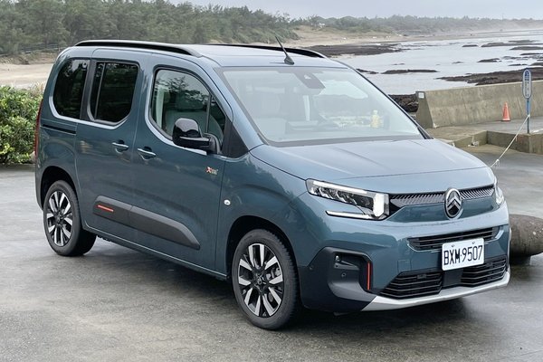 布丁狗 MPV 進化升級風格家旅 豐富空間機能超好用！小改款 Citroen Berlingo 試駕