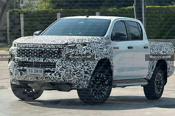 新款 Toyota Hilux 首度現身！當家皮卡更加粗獷有型 預計今年正式發表