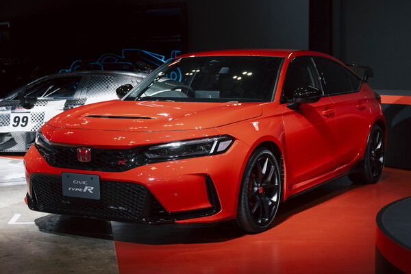 Honda 熱血一哥 Civic Type R 特仕亮相！黑化內裝營造強烈戰鬥氣息