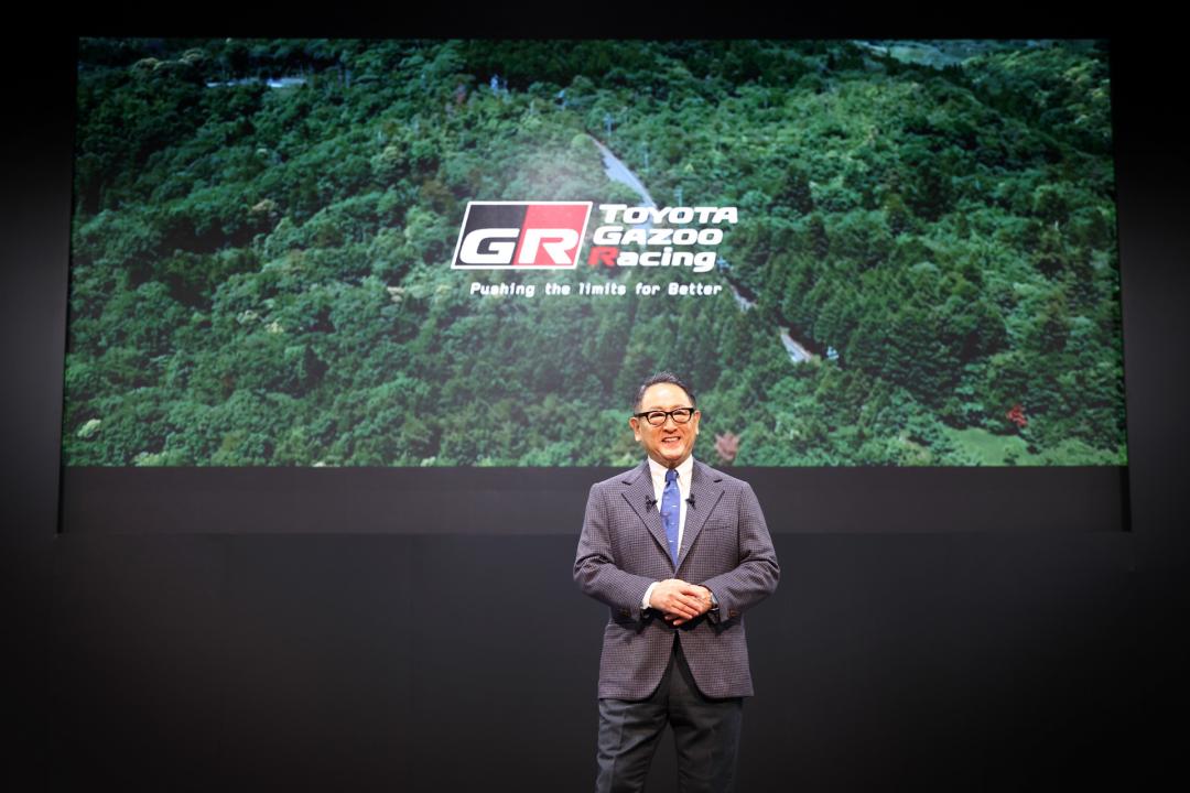Toyota 集團雖尚未公布 2024 年 12月全球銷售，但已確定擊敗 VW 集團，連續五年拿下全球新車銷售冠軍。圖為 Toyota 會長豐田章男。