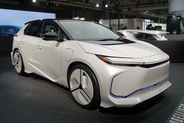 Toyota 當家純電 SUV 升級再進化！高手加持改頭換面 前衛造型更吸睛