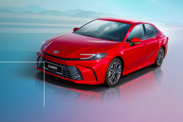Toyota Camry 加入 2.5 升汽油入門車型！輸出 200 匹 新增類魂動紅車色