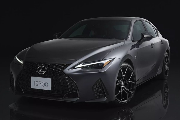 Lexus 豪華房車主力 IS 新年式亮相！黑化特仕風格更有帥氣神秘感