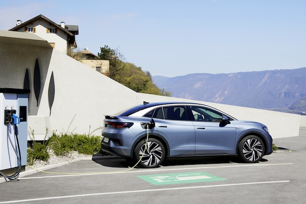 歐盟電動車推動不易！歐洲汽車協會秀殘酷數據：只佔總量 1.8%