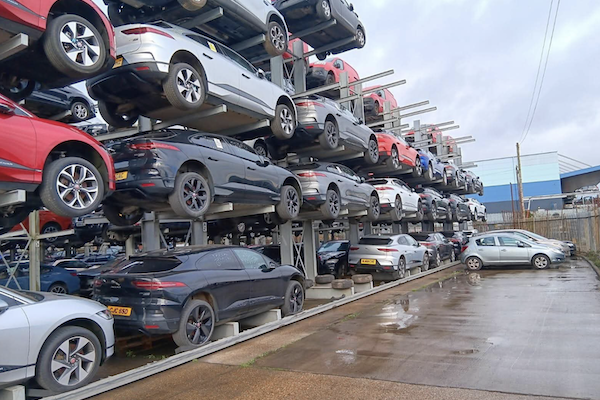 外媒直擊驚人電動車墳場！曾獲世界年度汽車 電池修不好慘遭原廠放生