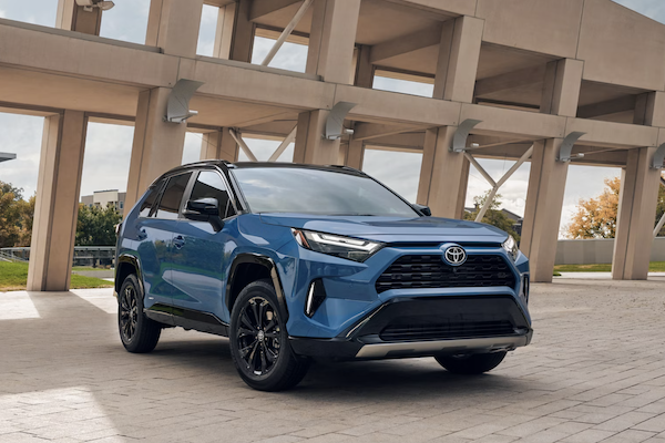 福特可能不開心！Toyota RAV4 超越 Ford F-150 奪 2024 美國最暢銷車
