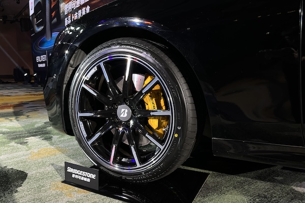 靜謐性與濕地煞停大升級！普利司通 TURANZA 6 進軍台灣 搶豪華轎車市場