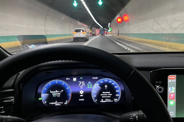 最新研究：使用 ACC 跟車系統最易發生事故！駕駛易產生虛假自信 