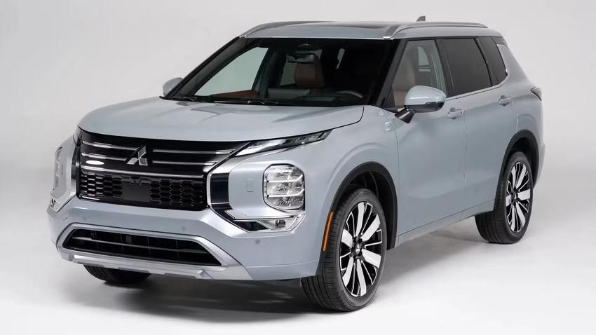 Mitsubishi 小改款 Outlander 汽油版首度現身，預計今年第三季發表。