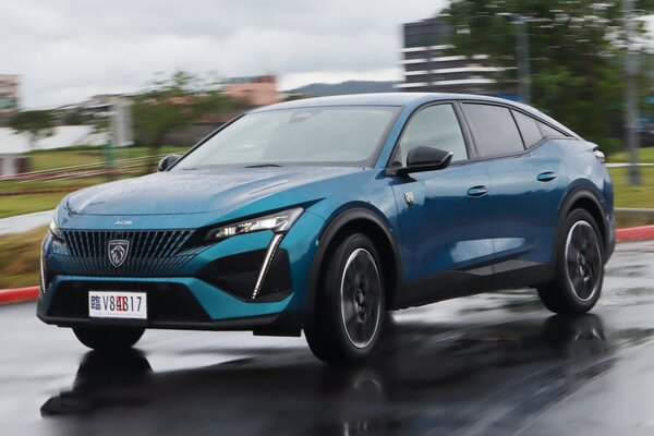 創新油電動力出擊 價格下殺更誘人！法獅跨界轎跑 Peugeot 408 Hybrid 試駕