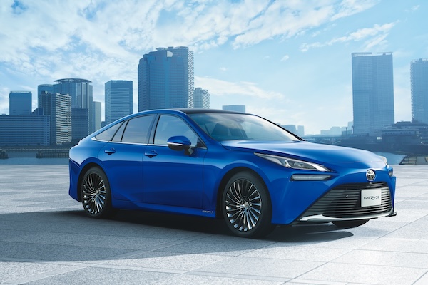 Toyota 發表最新電動車電池系統！續航力再增 2 成 耐久性媲美柴油車