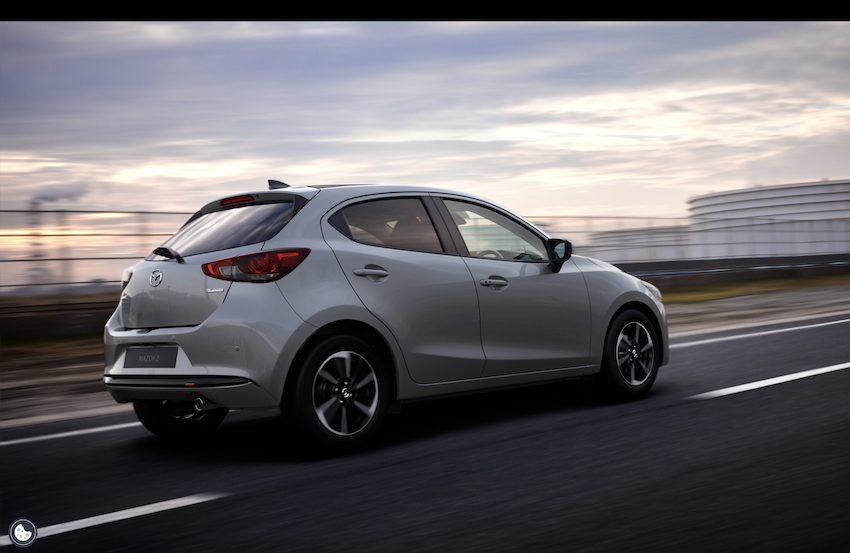 現行款 Mazda 2 有純燃油與輕度油電。