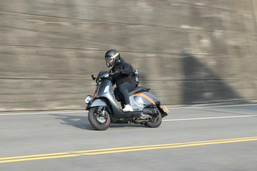 Vespa GTV 300 美型時尚速克達試駕！滿身科技配備仍不失經典傳承