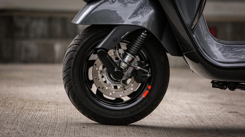 Vespa GTV 300 美型時尚速克達試駕！滿身科技配備仍不失經典傳承