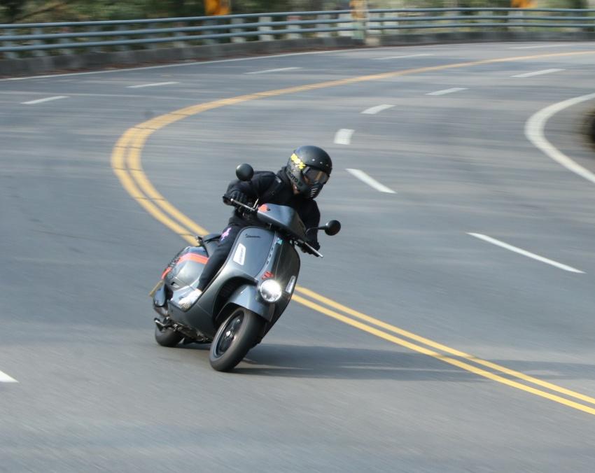 Vespa GTV 300 美型時尚速克達試駕！滿身科技配備仍不失經典傳承