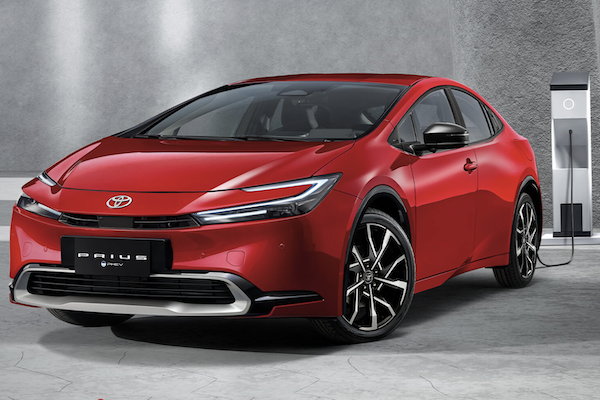 新年式 Prius PHEV 搭一實用配備 全車系漲價 4000 元