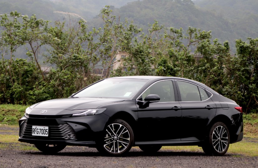 〈試駕報導〉氣派格局依舊  新Toyota Camry汽油旗艦版  動感駕馭展現年輕氣息