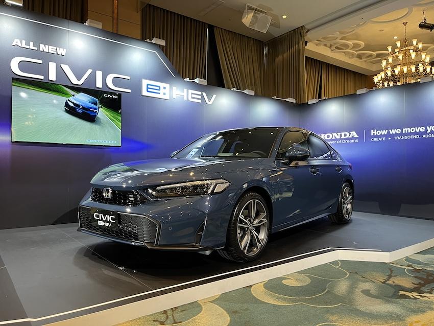 去年被網友捕獲的 Civic e:HEV 小改款，出現在台灣本田活動，車頭造型類似 Type R。