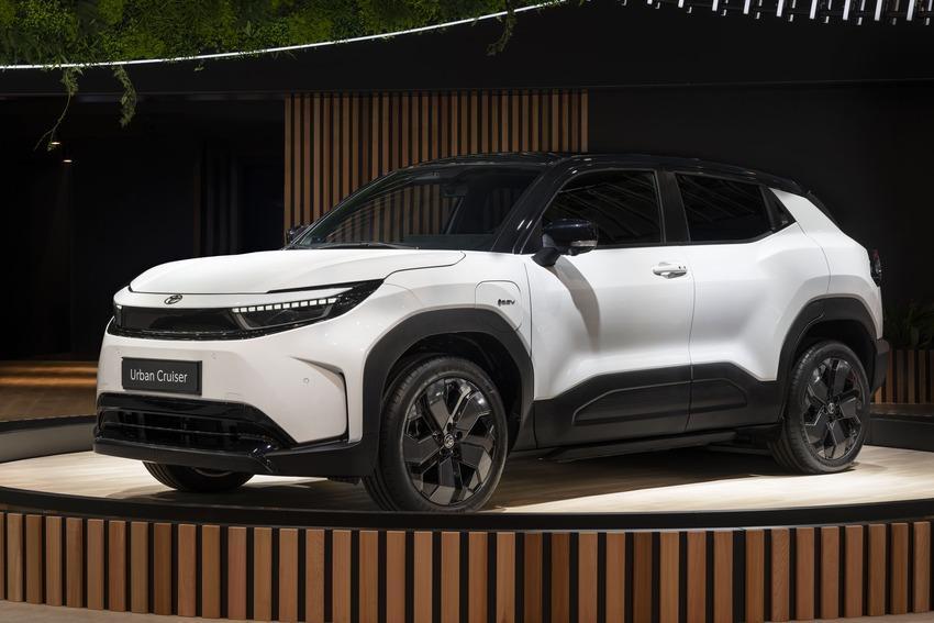 Urban Cruiser 延續 Urban SUV Concept 概念車風格，屬於 Suzuki e Vitara 的雙生車。