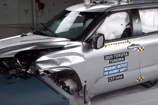美 IIHS 啟動更嚴苛安全撞擊測試！Mazda 成獲獎最多品牌