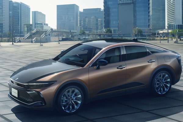 Toyota 跨界皇冠 4 月迎來新改變！70 週年特別版即將登場