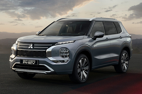 三菱 Outlander PHEV 小改款售價揭曉！油電新動力挑戰 Toyota RAV4