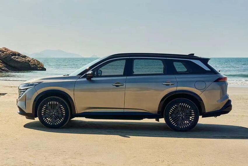 全新 Pathfinder 車長超過 5.1 米，展現旗艦風範。
