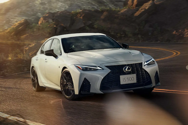 Lexus IS 轎跑車傳年底前再改款  換上 LM、LBX 同款設計