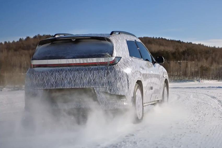 Hyundai 全新純電 SUV 即將登場！像素化設計超搶眼 空間更勝 Tucson