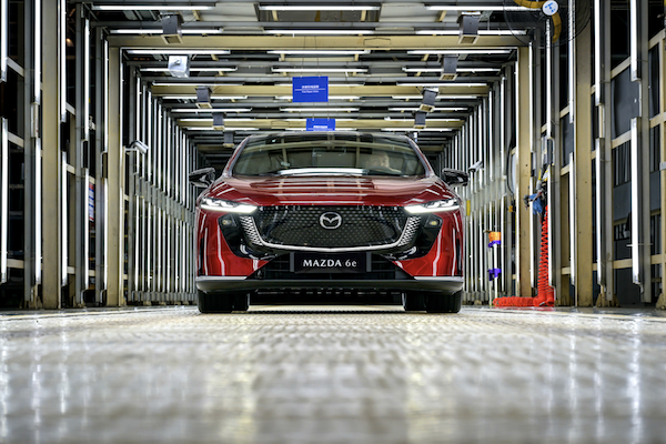 Mazda 6e 電動車啟動下線量產進軍全球！續航力破 550 公里 安全性領先同級