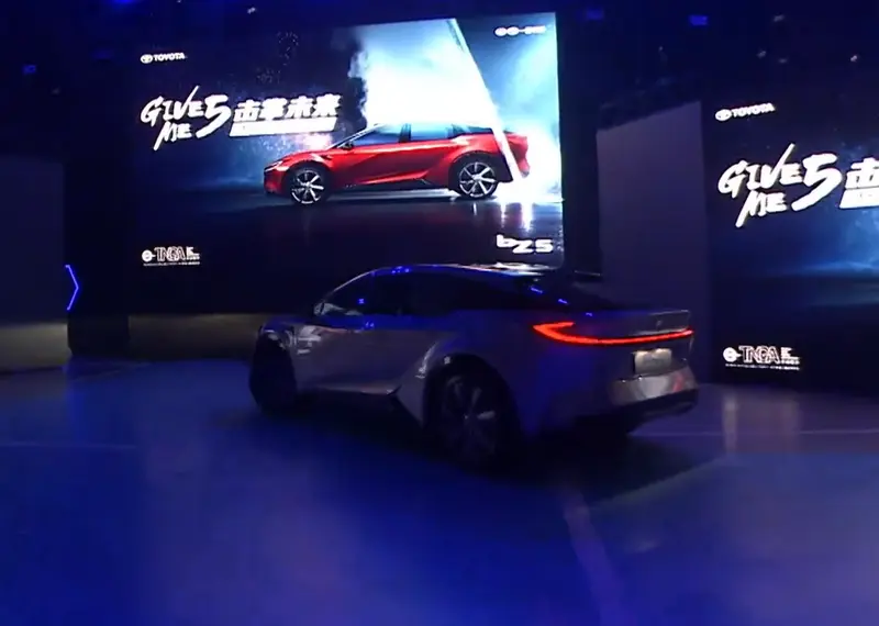 車身尺碼略大於 RAV4，斜背跑旅造型相當動感帥氣。