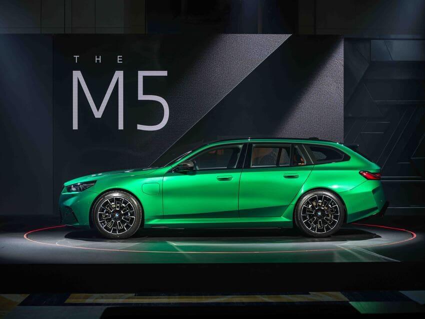 新一代 M5 Touring 同步現身。