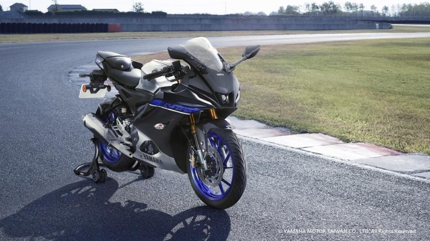 YZF-R15M 具備更豐富的配備。