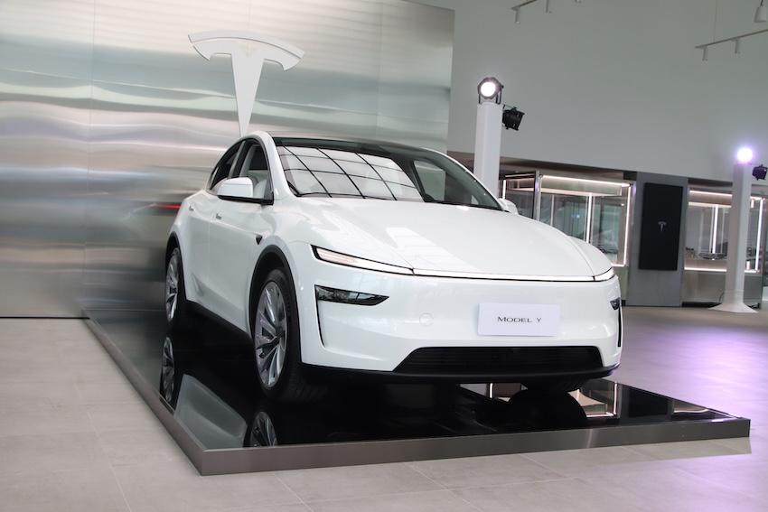 Tesla 全新 Model Y Long Range 全輪驅動