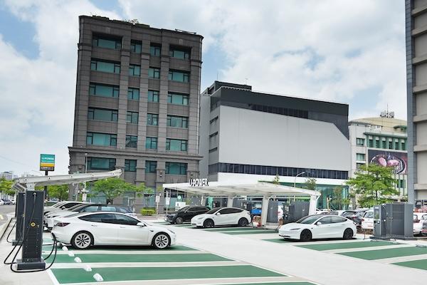 功率最高、車位最多快充站啟用!U-POWER 導入 480kW 超高功率充電設備 功率最高、車位最多快充站啟用!U-POWER 導入 480kW 超高功率充電設備