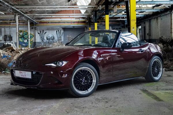 全球最暢銷敞篷小跑車 Mazda MX-5 換穿特仕新衣！復古風格更加吸睛