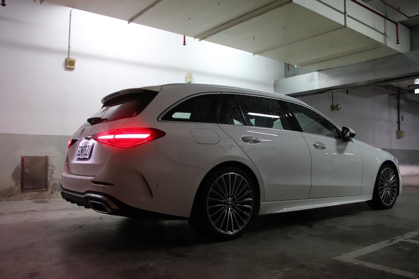 C 300 Estate 動力為 2.0 升四缸渦輪加上 48V 輕油電，採 9 速變速箱。