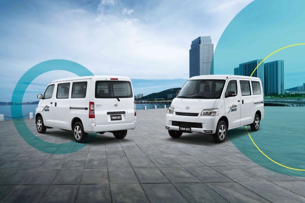 Toyota 熱銷廂型車 Town Ace 安全防護升級！導入盲點與後方警示系統