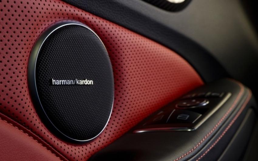 賓士愛用的音響品牌 Harman Kardon。