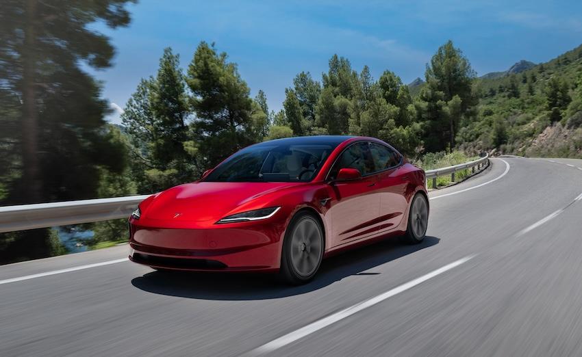 一位家長帶著女童搭乘 Uber 的 Tesla Model 3，乘坐途中，女童不慎將水壺漏水到車輛地墊，司機要求賠償 41000 元，引發家長不滿，台灣特斯拉也針對此事提出回應。