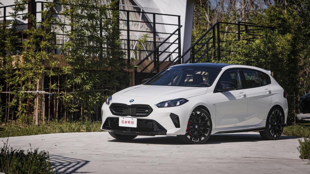 全新BMW 1系列去年底正式抵台，M135 xDrive為車系頂規之選，售價268萬元。（記者鄭世樺攝）