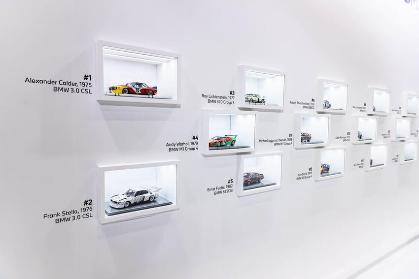 現場展示 20 輛歷代 BMW Art Cars 經典作品模型車。
